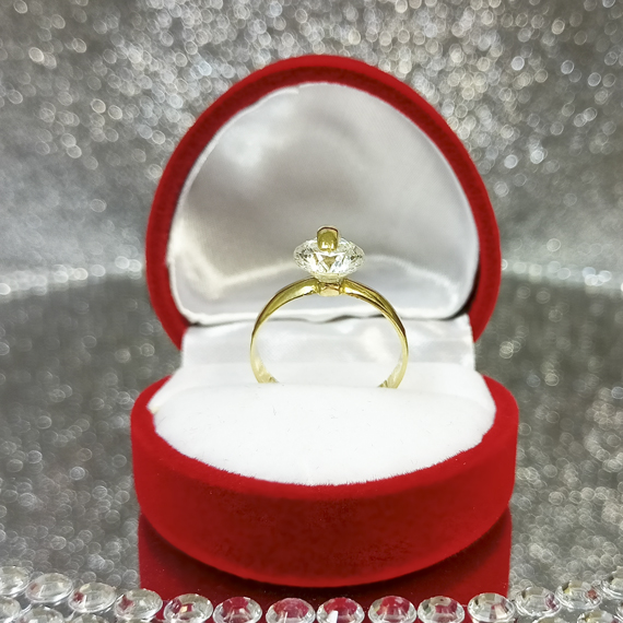 Złoty pierścionek zaręczynowy diamencik